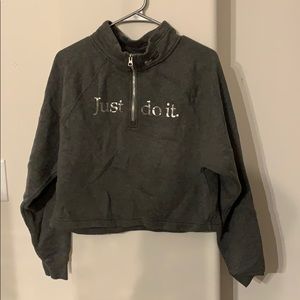 Quarter zip Nike cropped sweater